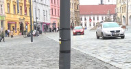 Sloupy na Dolním náměstí překážejí řidičům